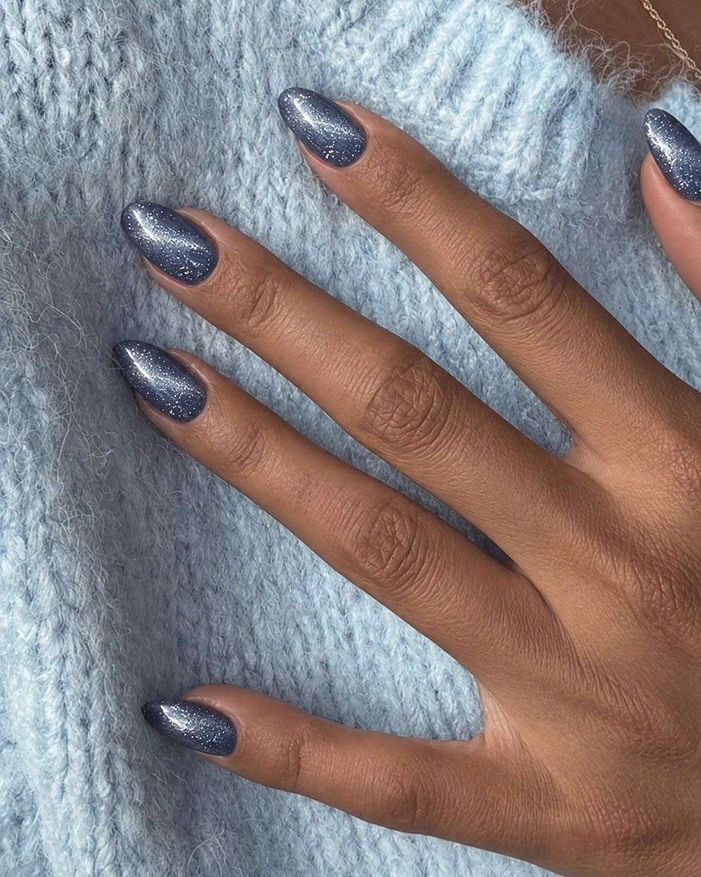 Gel Polish 272 Undercurrent - Cat Eye Sparks on nails