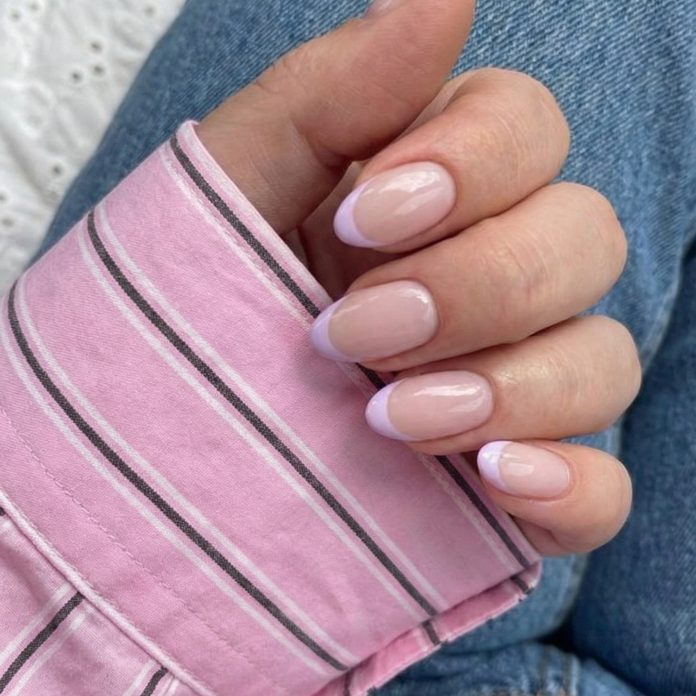 Gel Polish • 821 Lilac Kiss • 21FREE