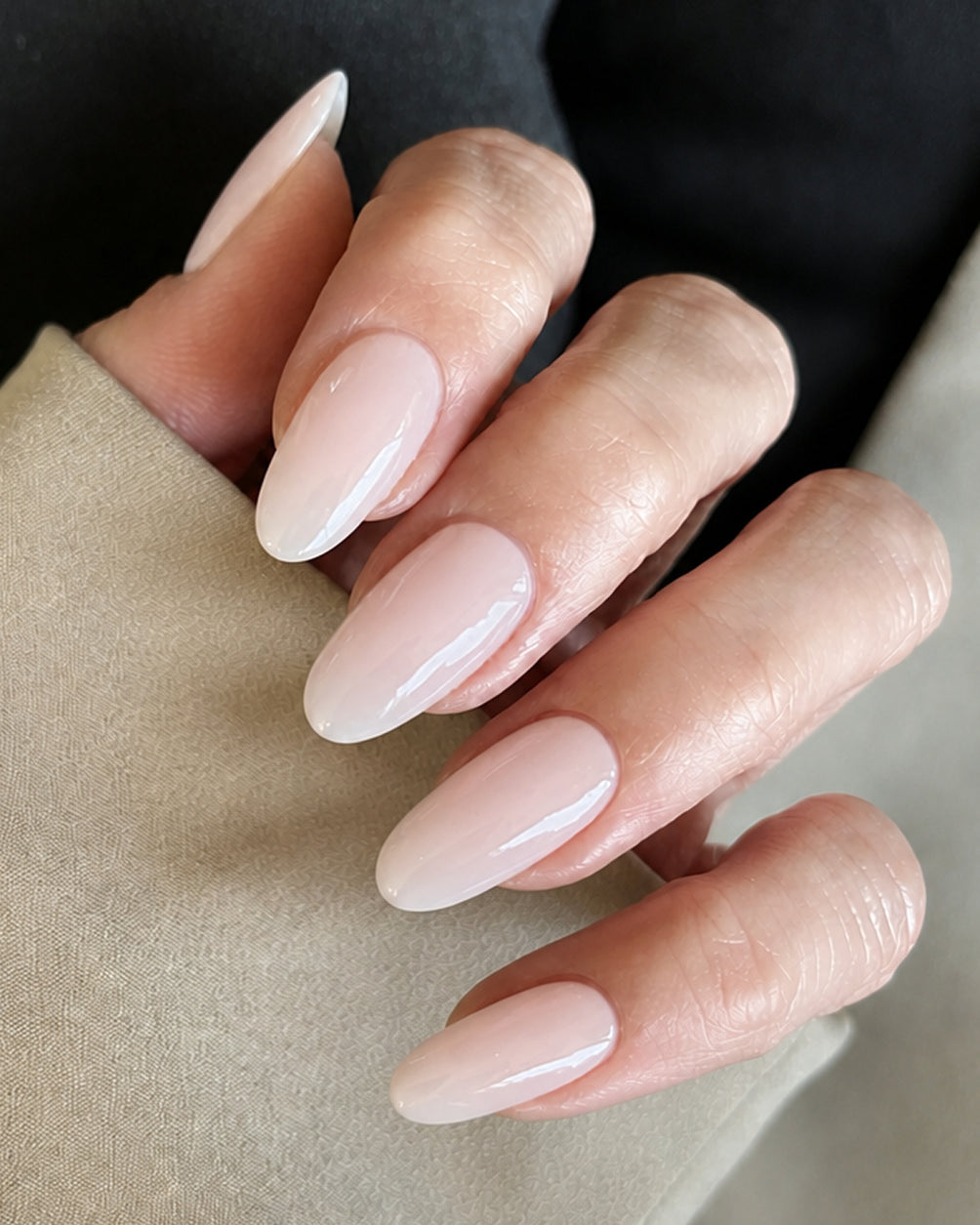 Gel Polish 253 Secret Smile on nails