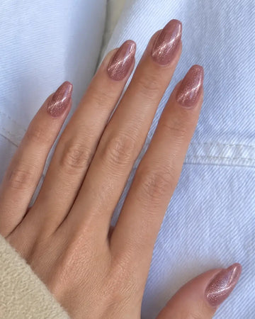 Gel Polish 267 Tingles - Cat Eye Sparks on nails
