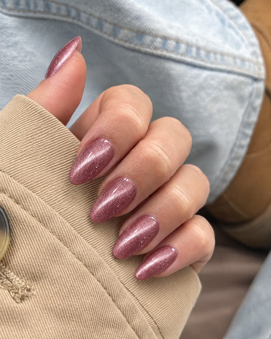 Gel Polish 266 Lovestruck - Cat Eye Sparks on nails